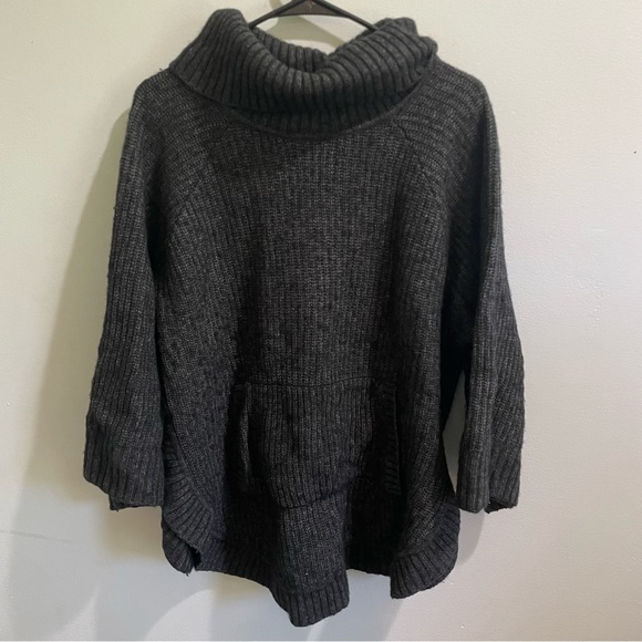 UGG Women's Raelynn Sweater Poncho Size XL Cozy Warm Kangaroo Pocket Knit - Picture 1 of 5